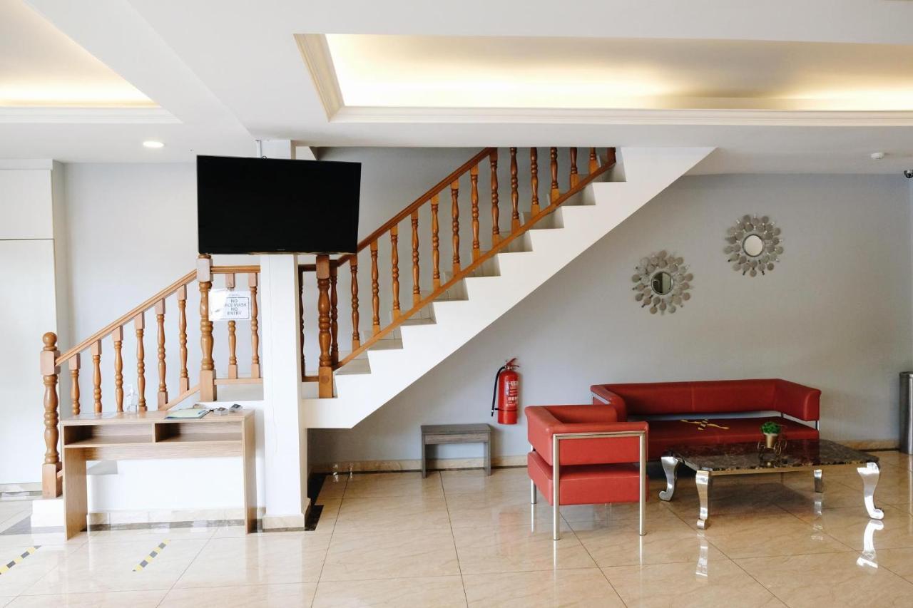 Era Plus Hotel Seri Kembangan Esterno foto