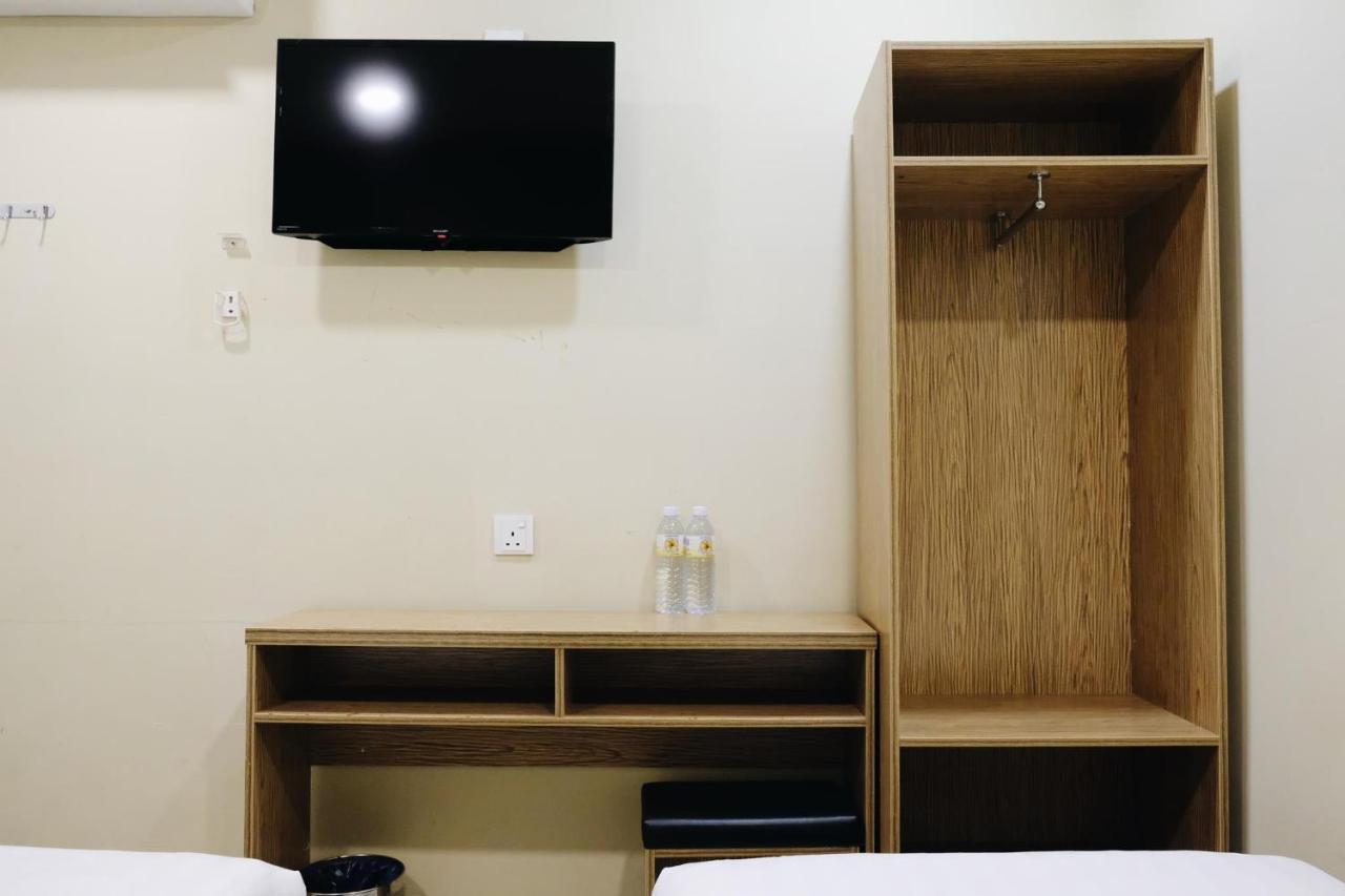 Era Plus Hotel Seri Kembangan Esterno foto