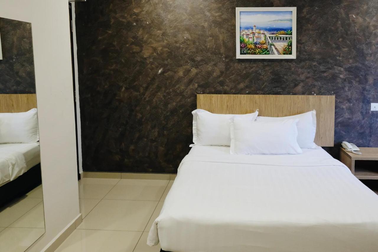 Era Plus Hotel Seri Kembangan Esterno foto