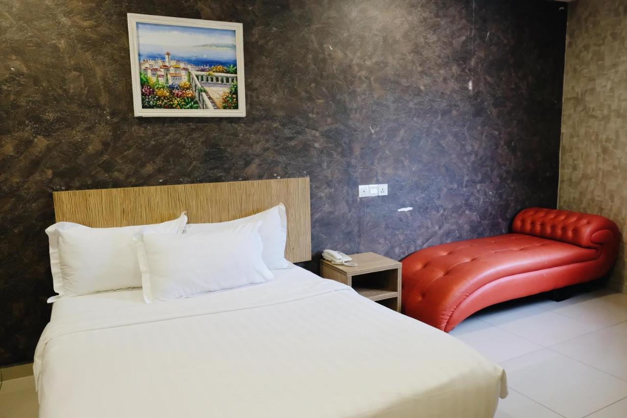 Era Plus Hotel Seri Kembangan Esterno foto