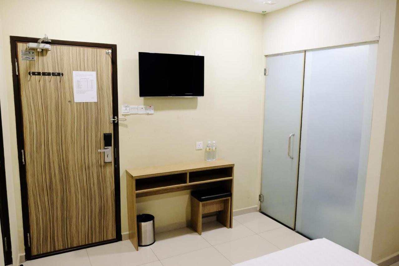 Era Plus Hotel Seri Kembangan Esterno foto