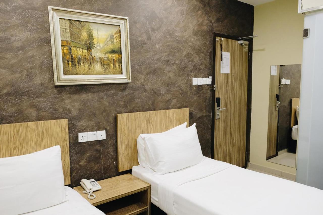 Era Plus Hotel Seri Kembangan Esterno foto