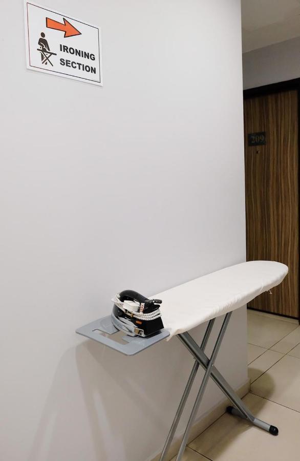 Era Plus Hotel Seri Kembangan Esterno foto