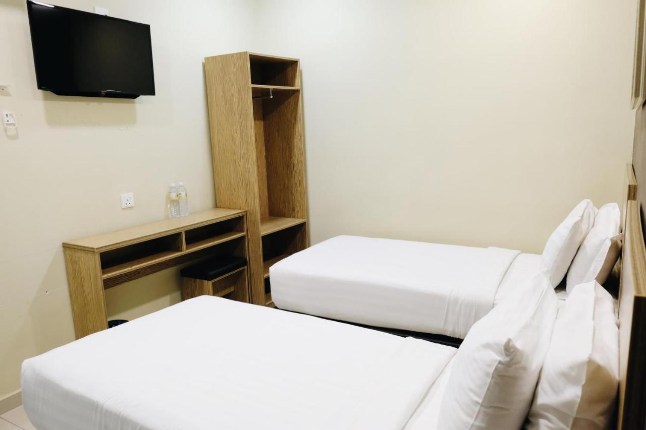 Era Plus Hotel Seri Kembangan Esterno foto