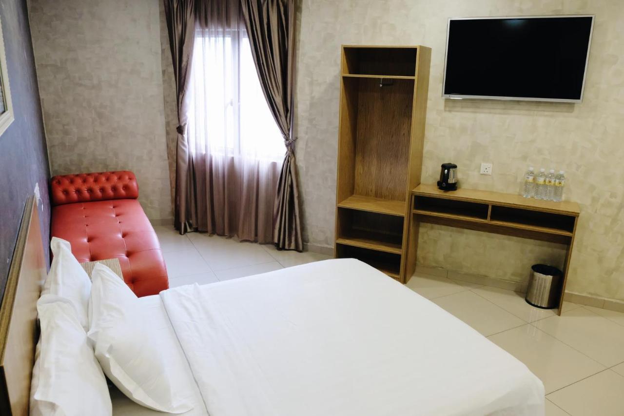 Era Plus Hotel Seri Kembangan Esterno foto