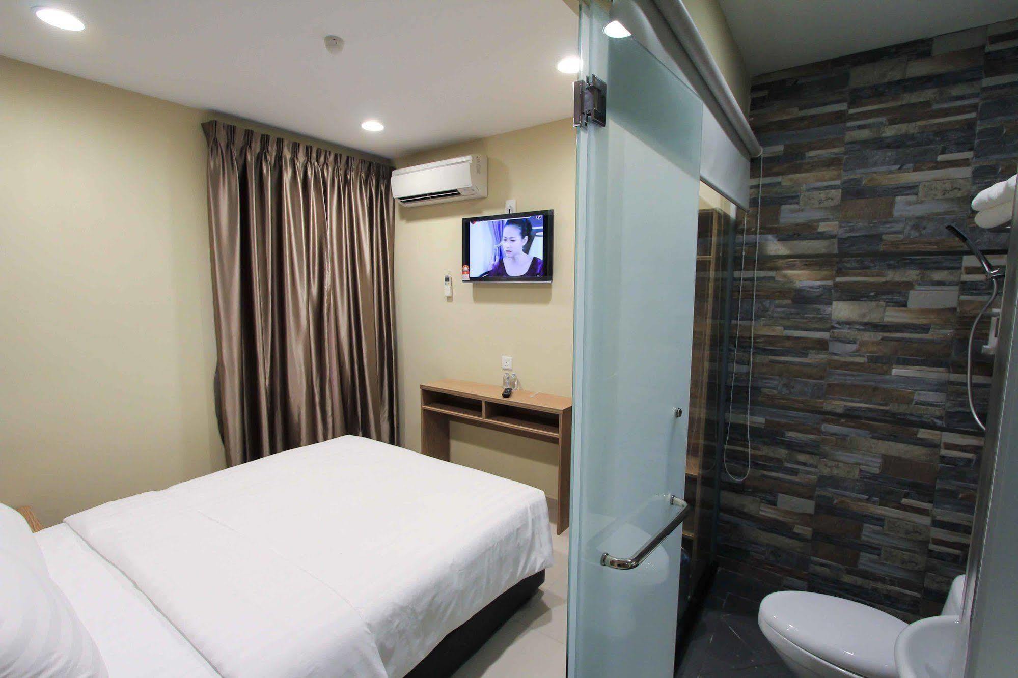 Era Plus Hotel Seri Kembangan Esterno foto