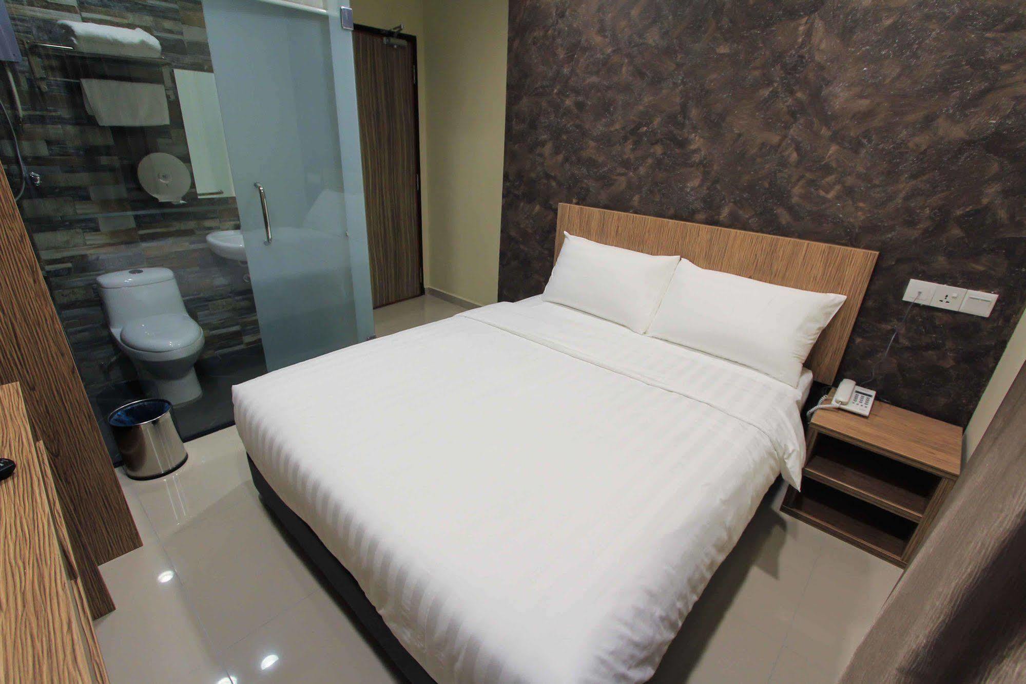 Era Plus Hotel Seri Kembangan Esterno foto