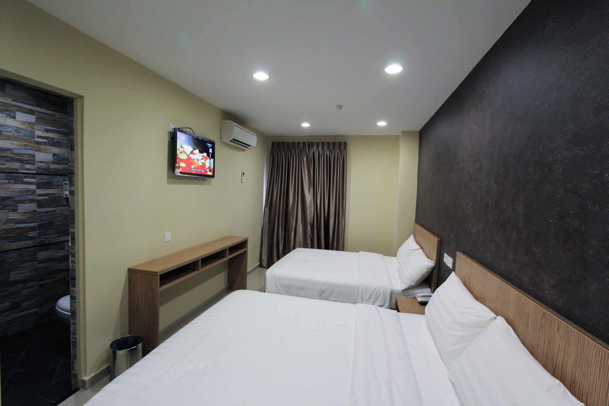 Era Plus Hotel Seri Kembangan Esterno foto