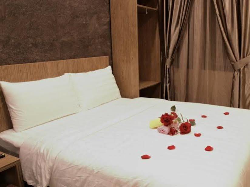 Era Plus Hotel Seri Kembangan Esterno foto